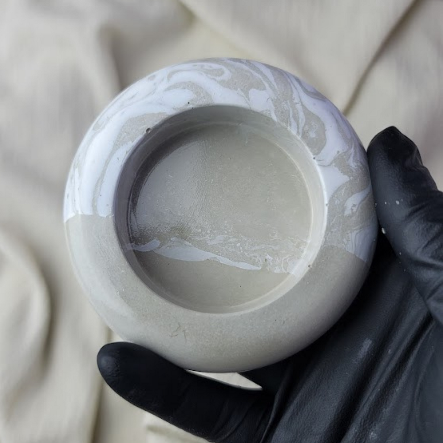 Twin storage (abstract white)